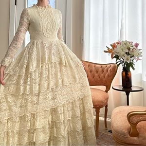 Shabby Chic Vintage Lace Wedding Dress